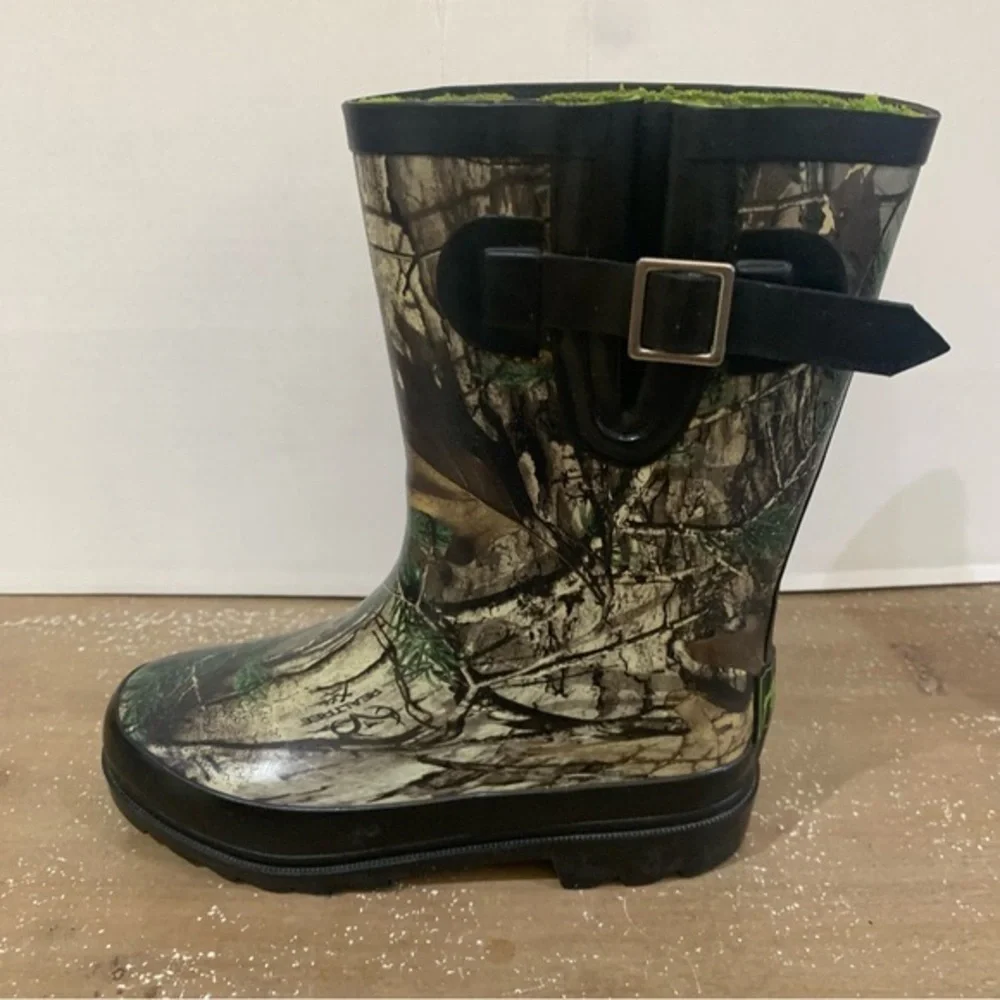 2/$15 Austin Trading Co. Realtree Camouflage Youth Rubber Rain Boots